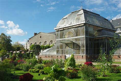 Le Jardin des Plantes: Un havre de paix verdoyant et un sanctuaire pour la biodiversité !