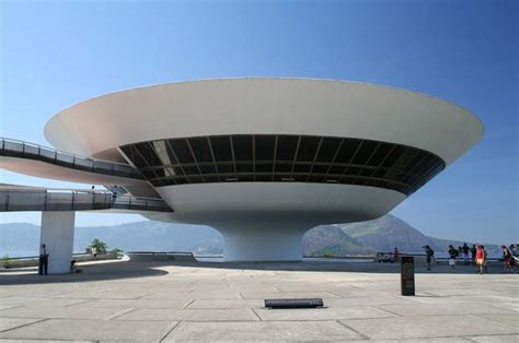  Le Musée d'Art Contemporain de Niterói: Un Ovni Architectural et un Temple de la Création!