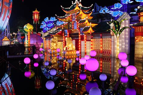  Les Lanternes Magiques du Parc des Lanterns de Zigong: Une Symphonie Lumineuse Inoubliable !