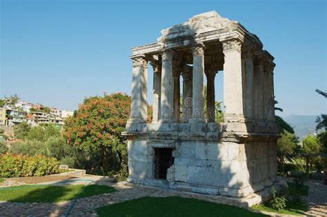 Le Mausolée d'Halicarnasse: Un monument antique époustouflant et une ode à l'amour éternel !